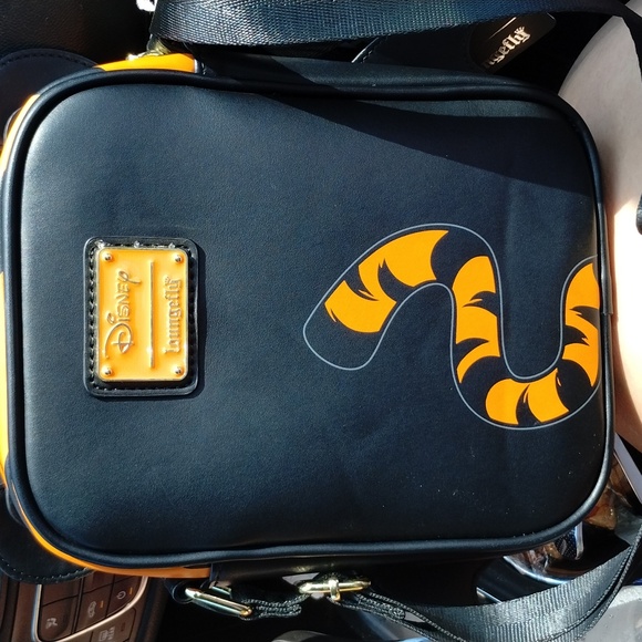 Loungefly Disney Tigger Vampire Crossbody NWT - Picture 3 of 12